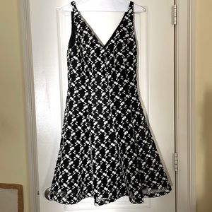 Dress Lauren by Ralph Lauren hits above knee like new size 6